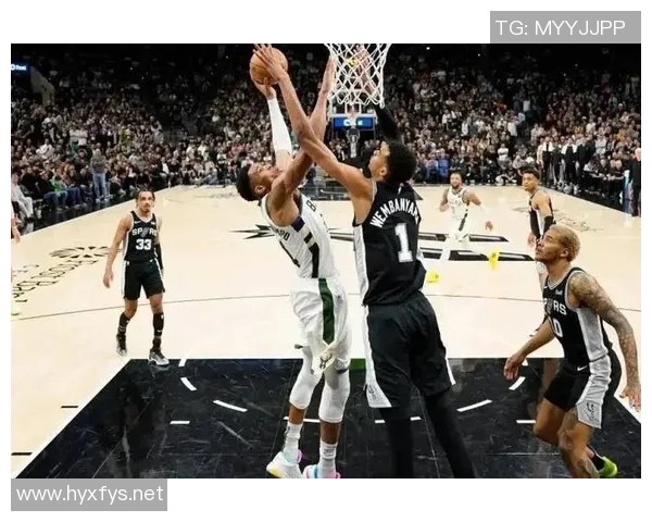 文班亚马首场比赛表现惊艳5次盖帽和隔扣字母哥引发热烈讨论