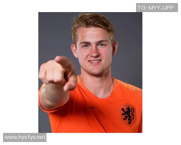 哈维西蒙斯的崛起之路：从天才少年到足球场上的耀眼明星